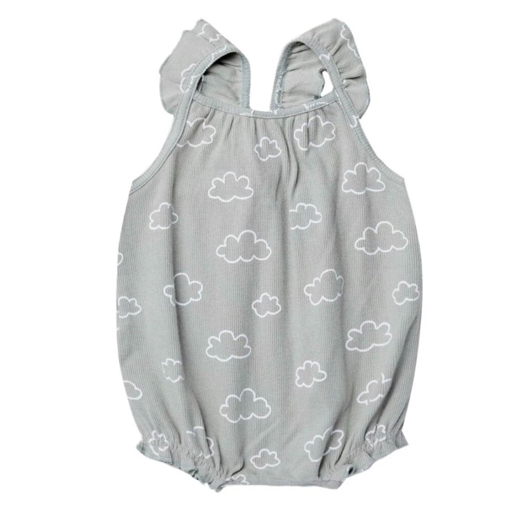 Quincy Mae Ribbed Ruffle Romper in Clouds